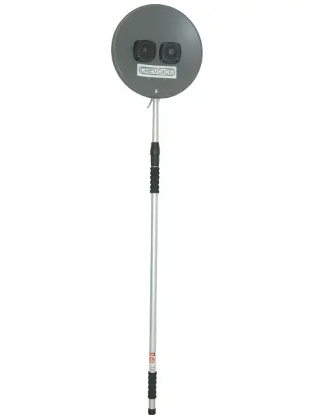 Parabolhögtalare på teleskopstativ.