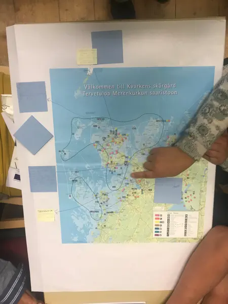 Karta med pekande hand