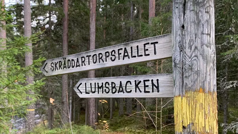 Ledskyltar längs Lumsenleden, Smedjebacken