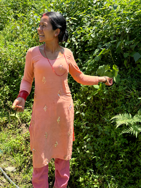 An Indian woman shows wild plants. Photo.