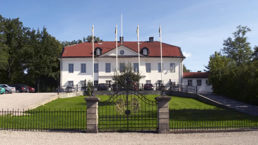 White mansion.