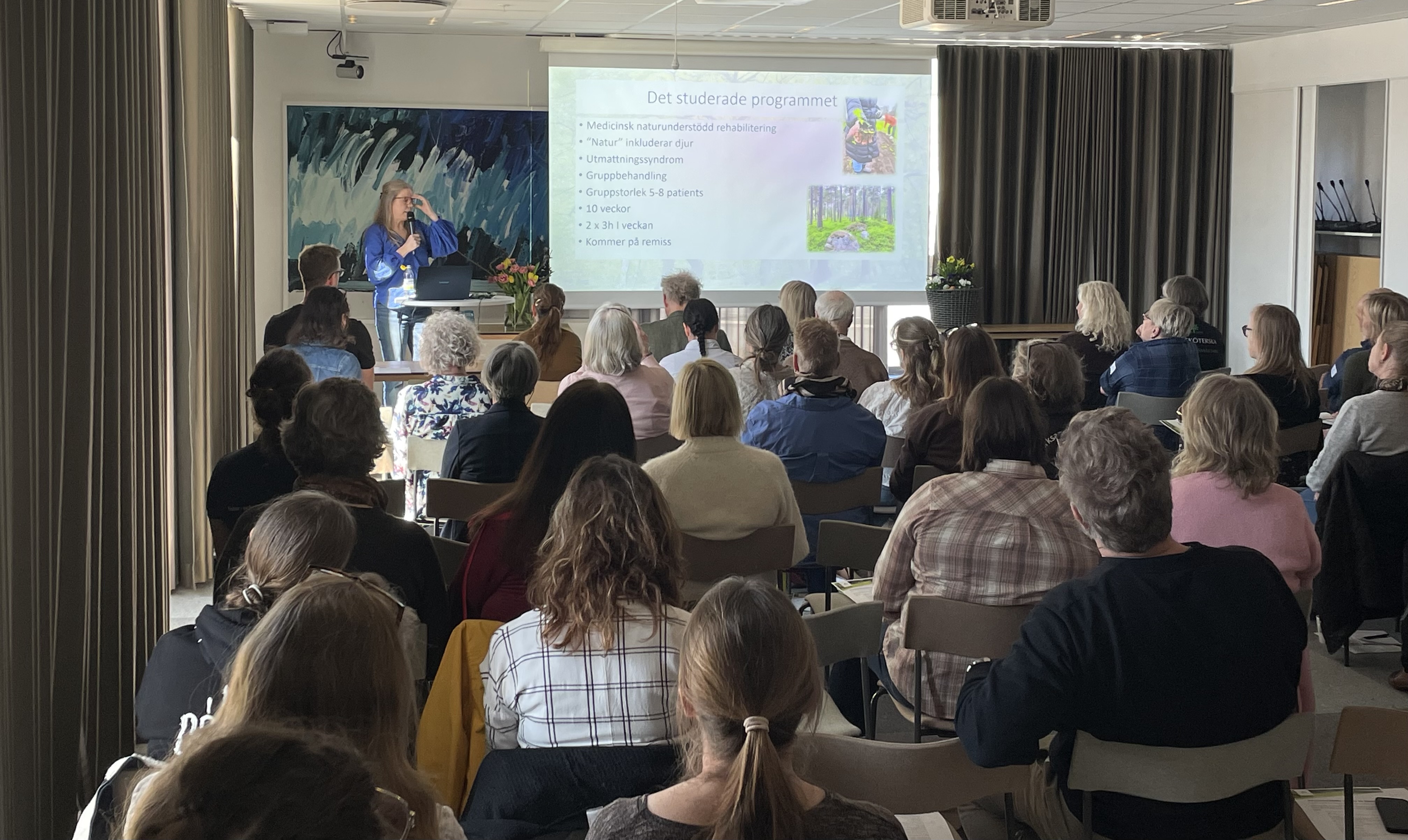 Människor på ett seminarium