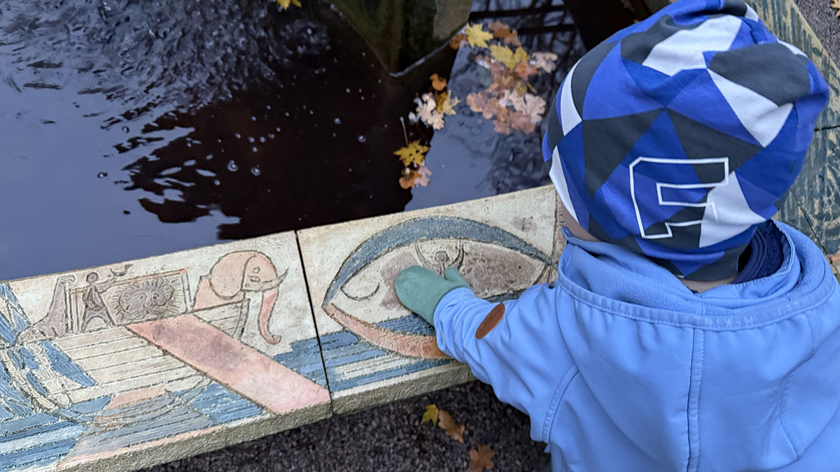 Ett barn på en begravningsplats