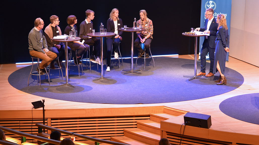 Paneldebatt på scen