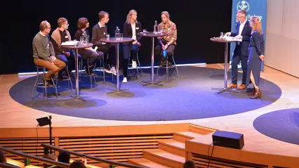 Paneldebatt på scen