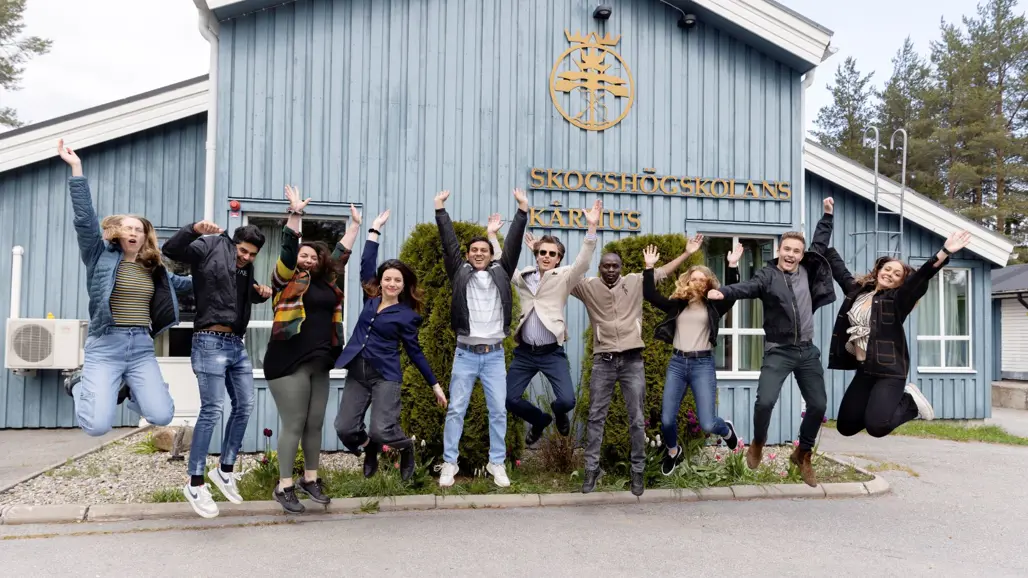 En bild av studenter på Campus Umeå
