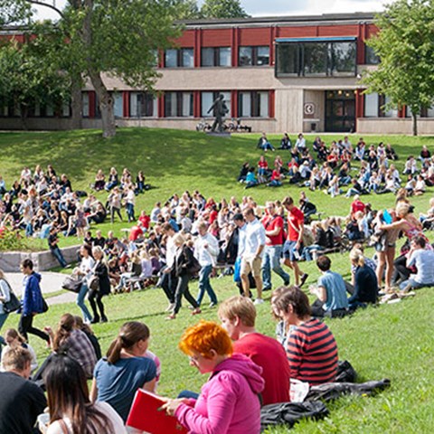 Students on campus, photo.