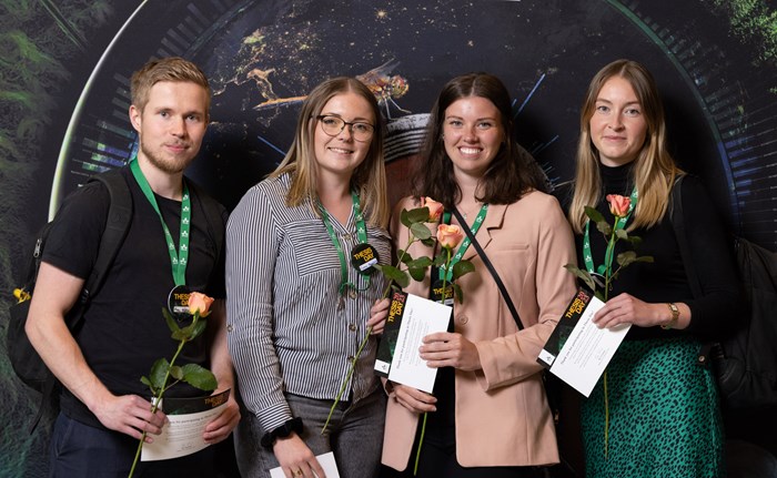 Deltagare firar på Thesis Day. Foto: Johan Wahlgren